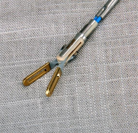 妇科腔镜器械百克钳爱尔博20195-136